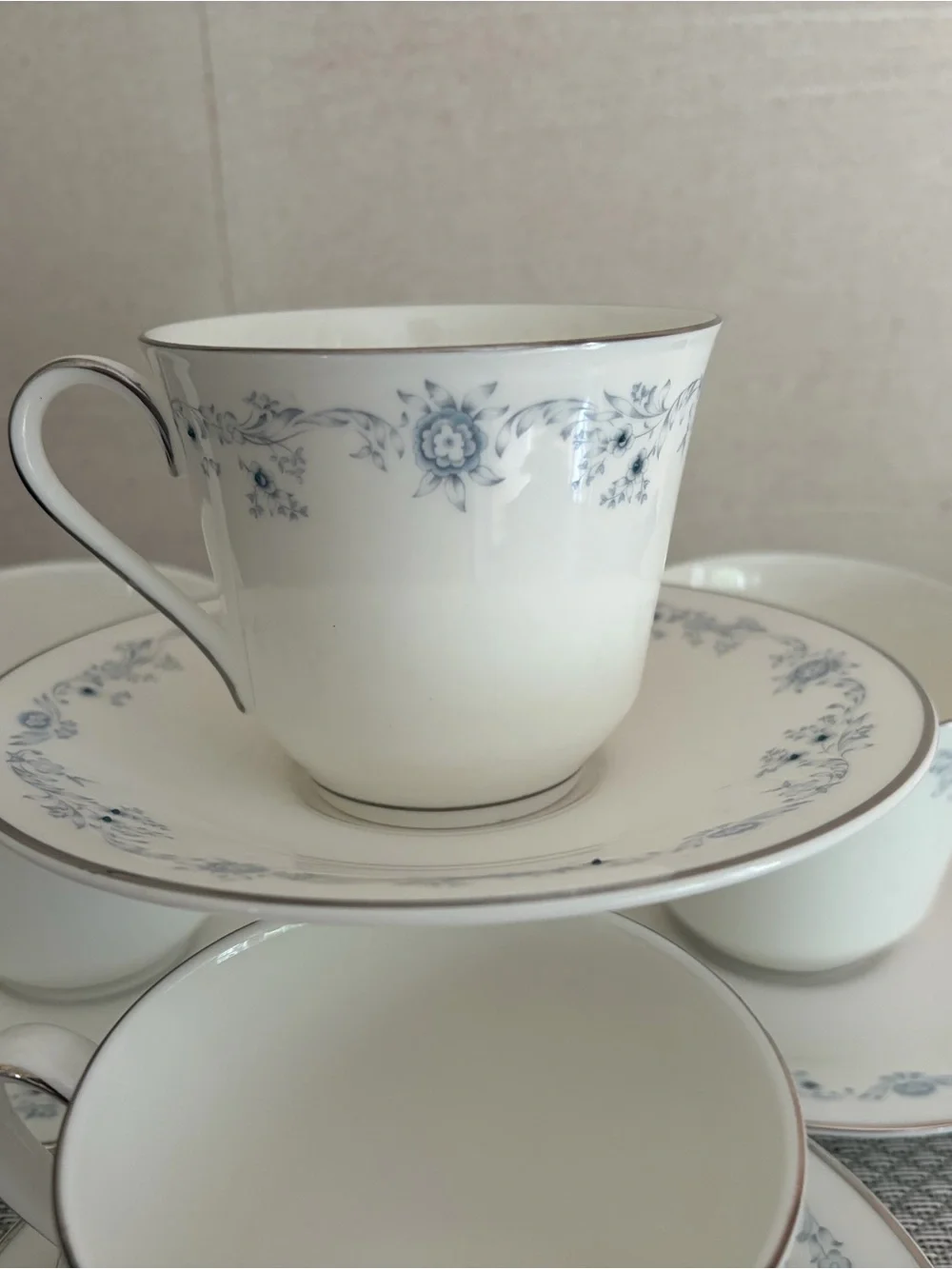Share Royal Doulton Angelique H4997 - Tea Cup & Saucer Set, Fine Bone China, set